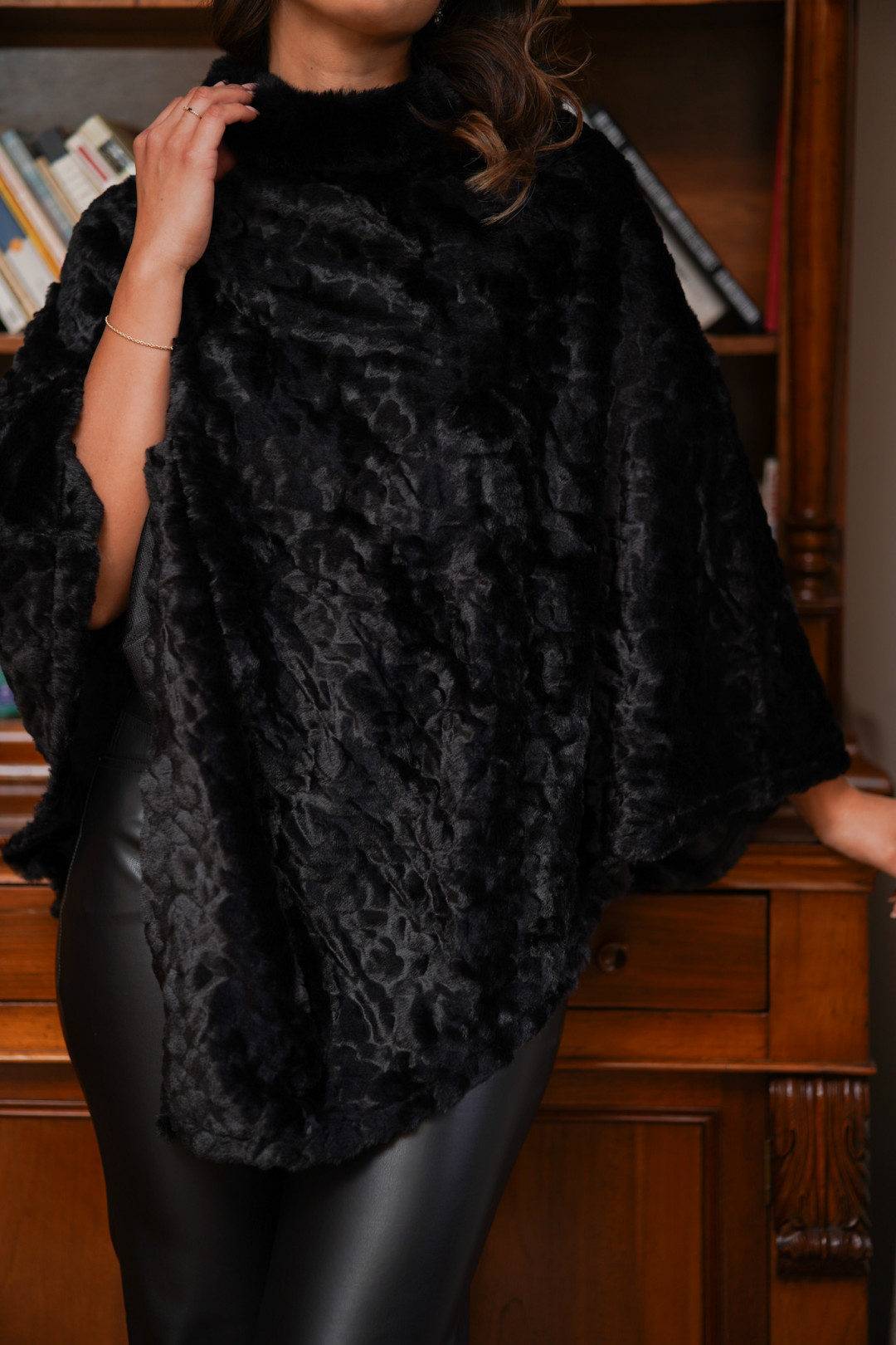 PONCHO ELIZABETH NEGRO PONCHO ELIZABETH NEGRO