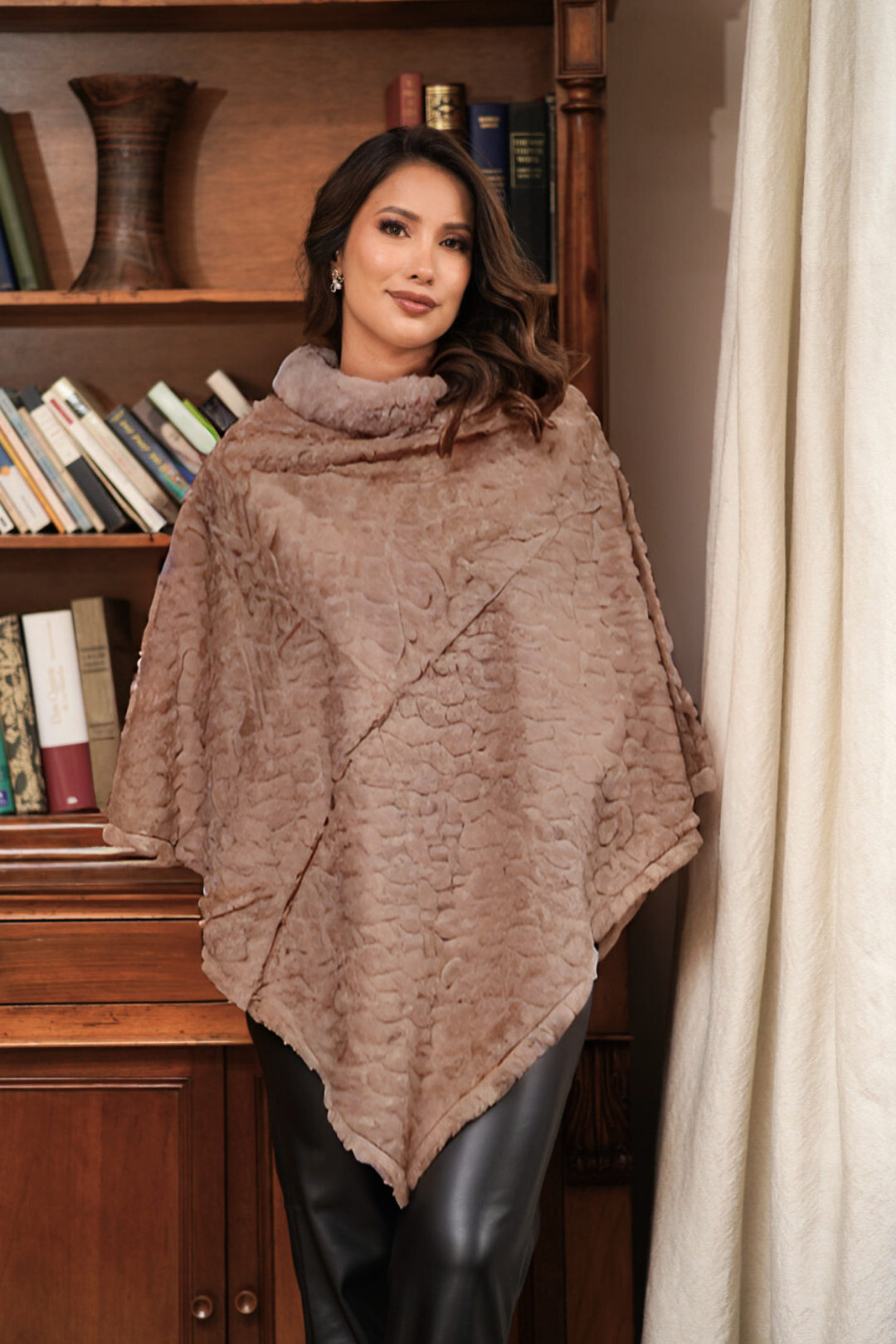 PONCHO ELIZABETH MOCA PONCHO ELIZABETH MOCA