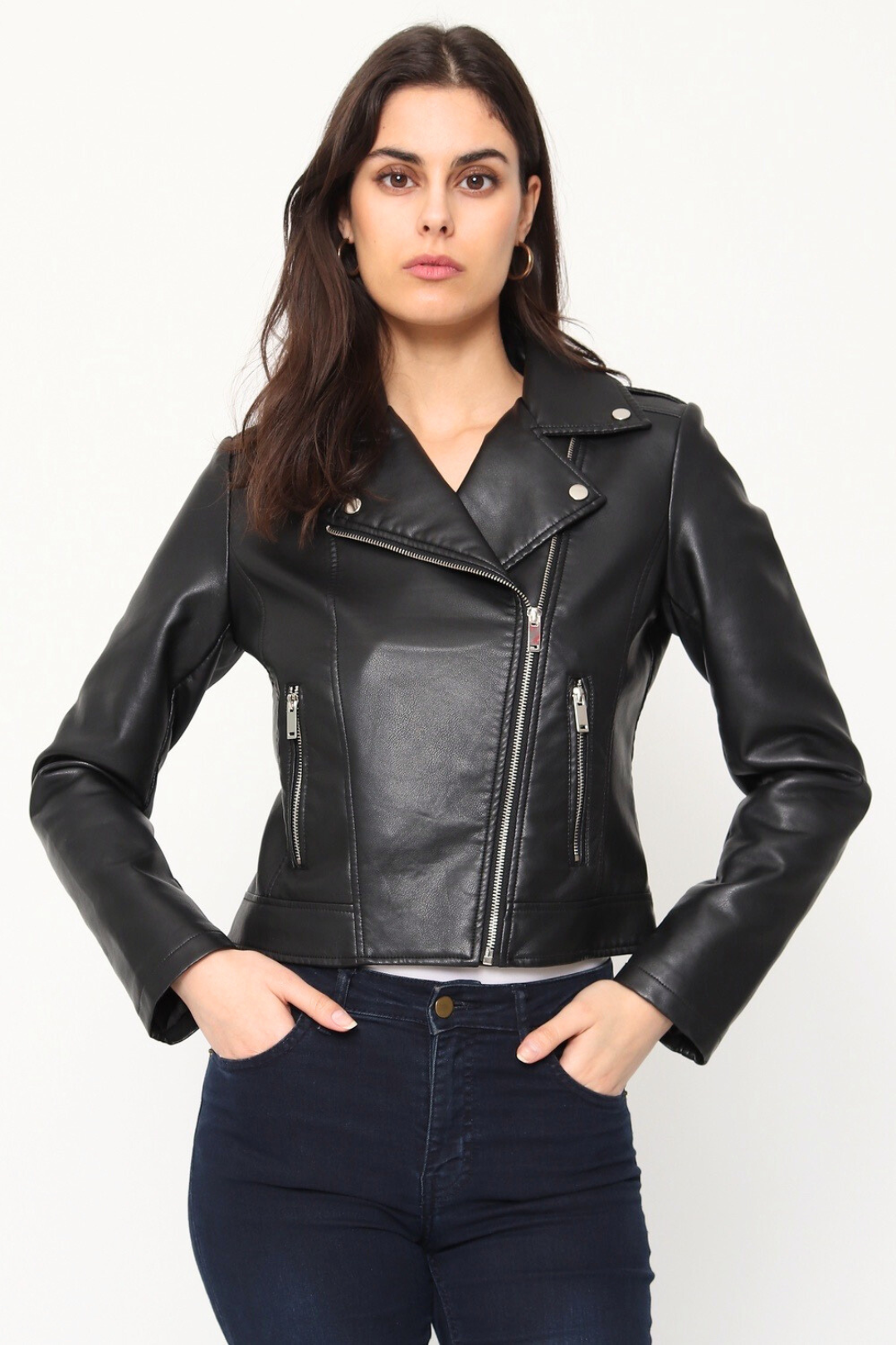 PANTALÓN DE TELA GABARDINA CON HEBILLA METÁLICA. PANTALÓN DE TELA GABARDINA CON HEBILLA METÁLICA.