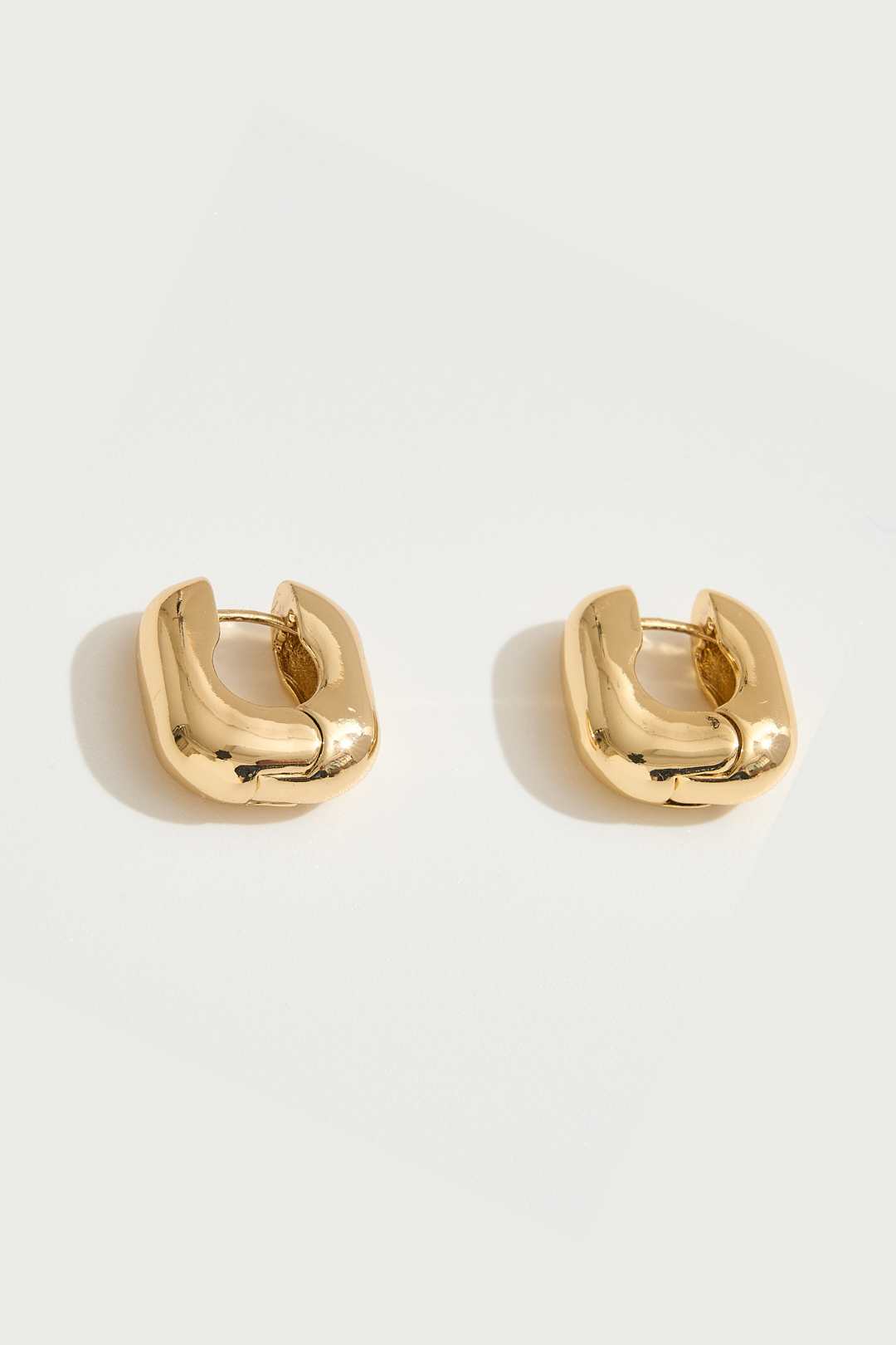 ARETES PAMELA DORADOS