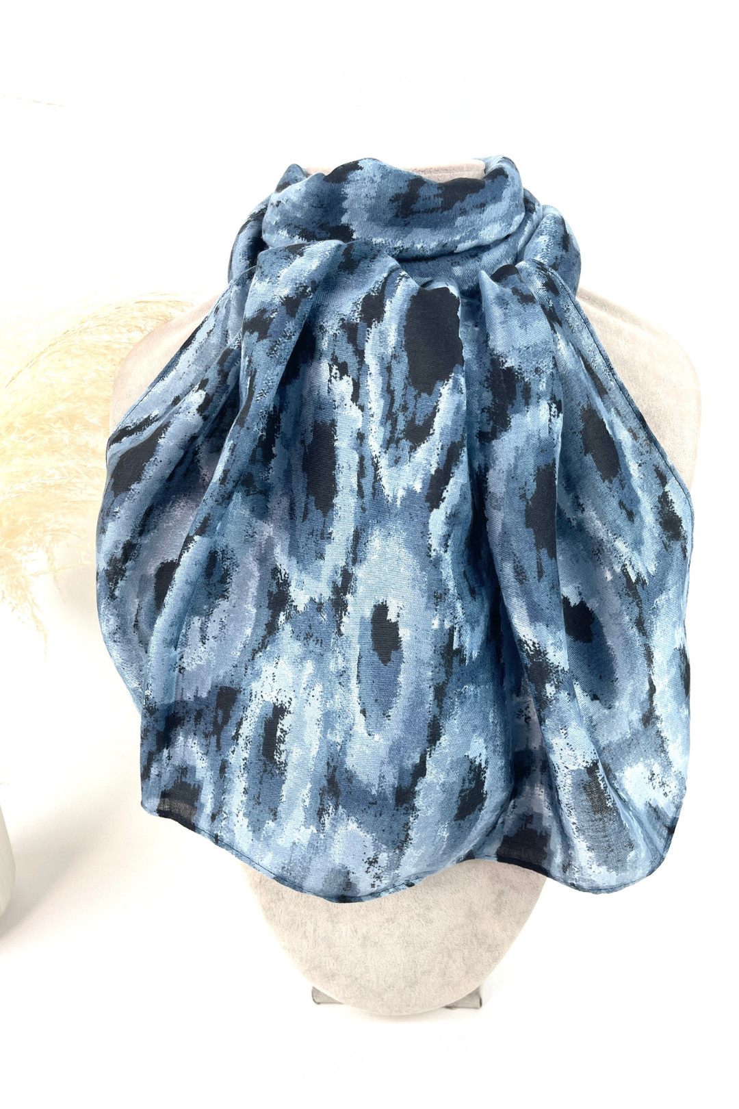 CHAL-BUFANDA AZUL ANIMAL PRINT