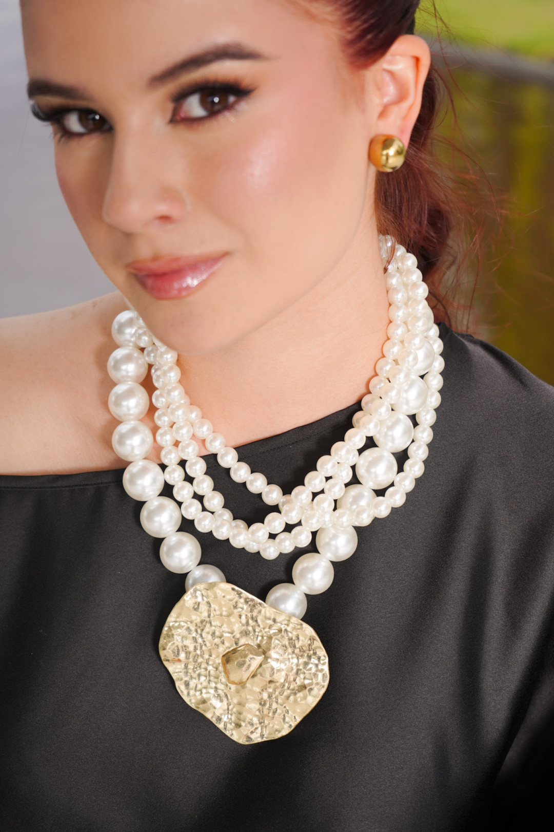 COLLAR PERLA CON DIJE DORADO
